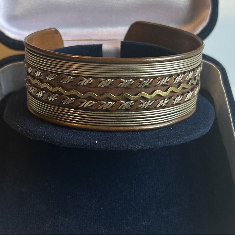 Vintage Handcrafted Twisted Copper and Gold Tone Cuff Bracelet Boho jewelry - Picture 10 of 10